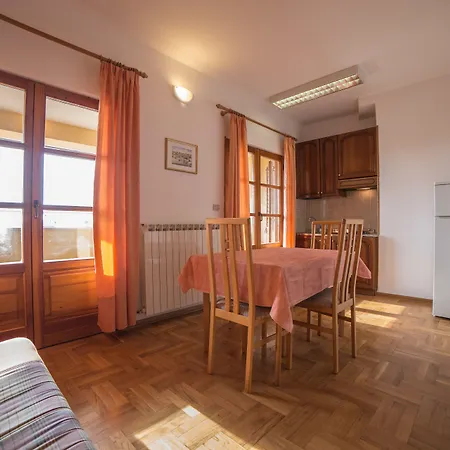 Pansion Valbruna לינה וארוחת בוקר