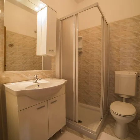 Pansion Valbruna לינה וארוחת בוקר רוביני