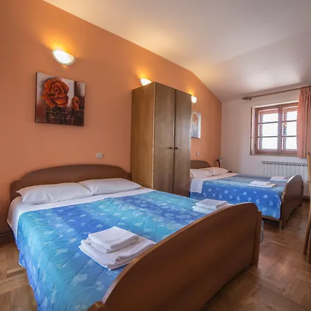 فندق مبيت وإفطار Pansion Valbruna روفينج