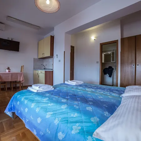 Pansion Valbruna فندق مبيت وإفطار روفينج