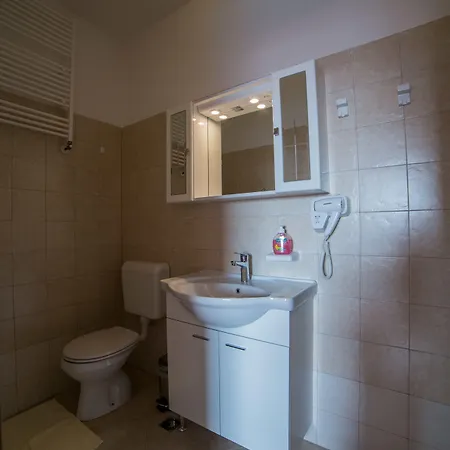 Pansion Valbruna فندق مبيت وإفطار 3*