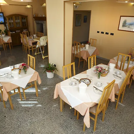 Pansion Valbruna فندق مبيت وإفطار روفينج