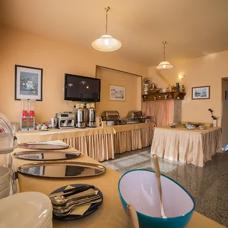 فندق مبيت وإفطار Pansion Valbruna 3*