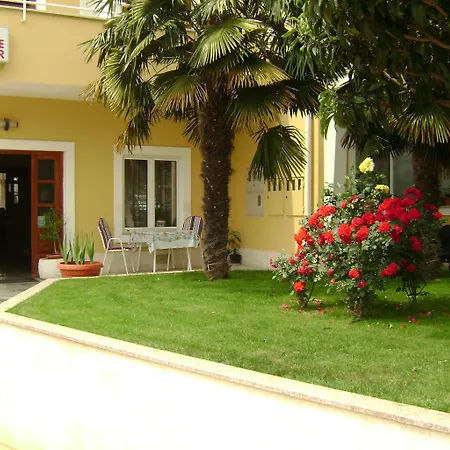 فندق مبيت وإفطار Pansion Valbruna 3*